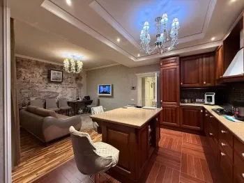 214 м², 5-комн. квартира, 6/6-2