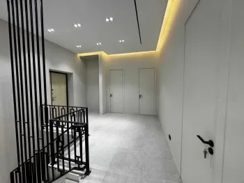 175 м², многокомнатная квартира, 1/8-0