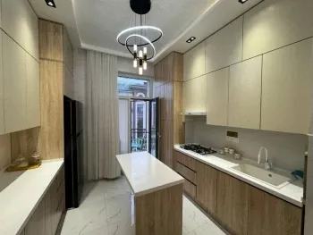 110 м², 4-комн. квартира, 4/5-3