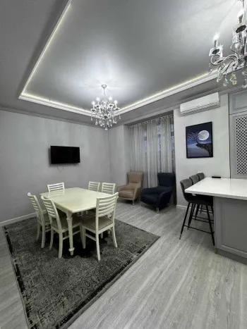 180 м², 4-комн. квартира, 8/9-2