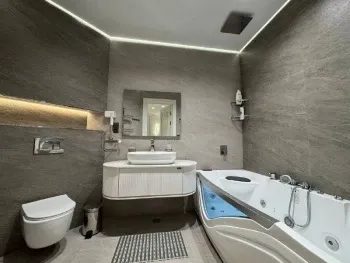 150 м², 3-комн. квартира, 8/8-1