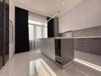 140 м², 3-комн. квартира, 4/8-0