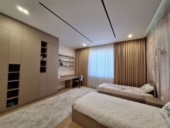 175 м², 4-комн. квартира, 2/5-1