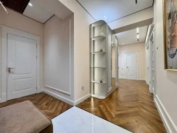 140 м², 5-комн. квартира, 8/9-2