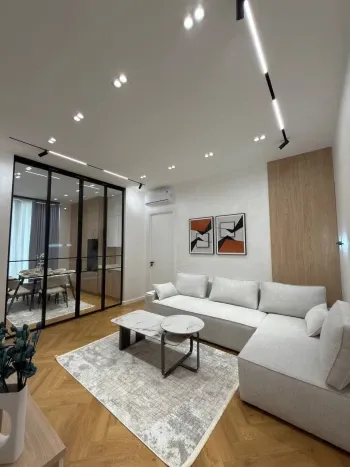 81 m², 4-xonali kvartira, 8/8-0