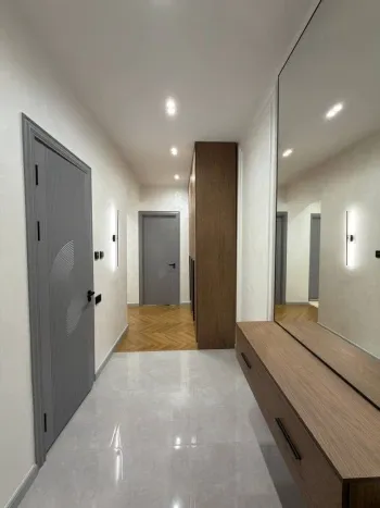 85 м², 3-комн. квартира, 2/8-3