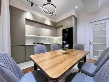 140 м², 5-комн. квартира, 8/9-3