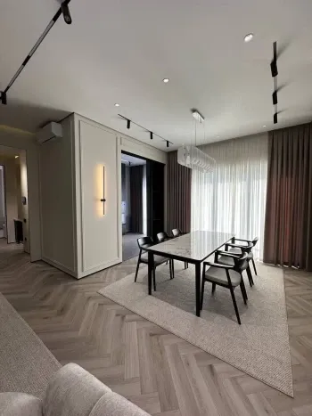 320 м², 5-комн. квартира, 7/8-3