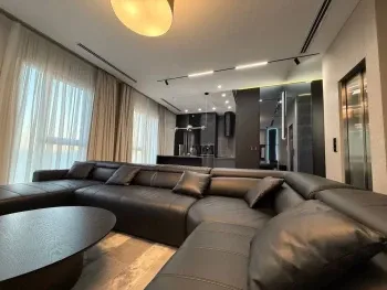 300 м², 4-комн. квартира, 9/10-0