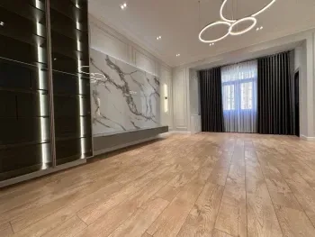140 м², 3-комн. квартира, 4/8-3