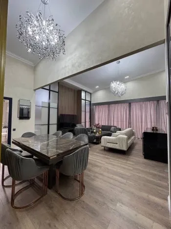 215 м², 4-комн. квартира, 5/5-1