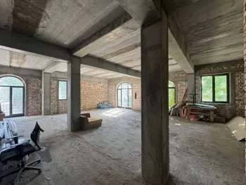 230 м², 5-комн. квартира, 1/8-1