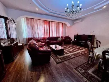 145 м², 3-комн. квартира, 4/8-1