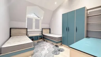 140 м², многокомнатная квартира, 8/9-3