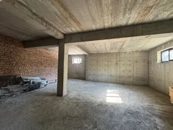 230 м², 5-комн. квартира, 1/8-2