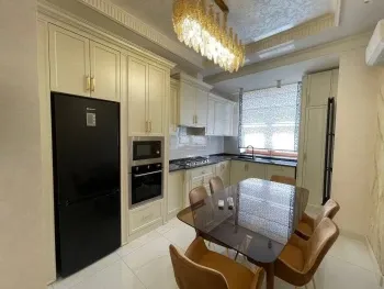 175 м², 5-комн. квартира, 7/8-3