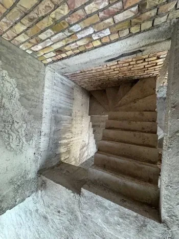 218 м², 5-комн. квартира, 8/9-2