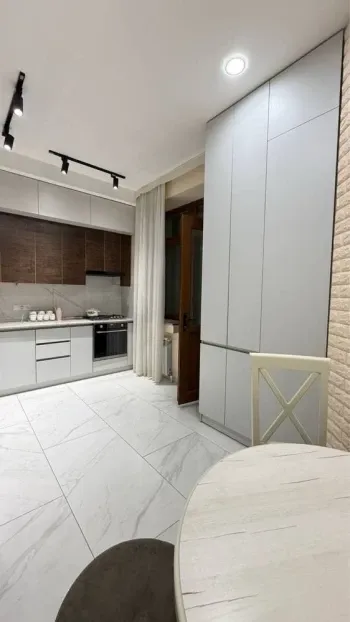 70 м², 3-комн. квартира, 4/8-3