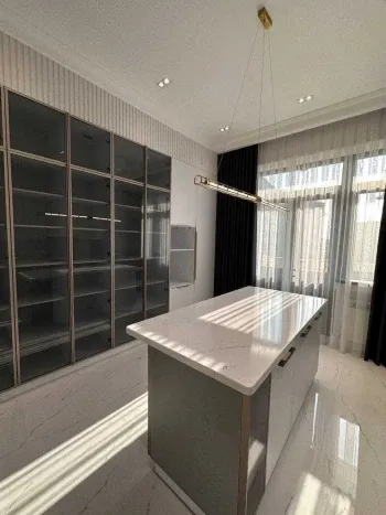 130 м², 3-комн. квартира, 4/8-3