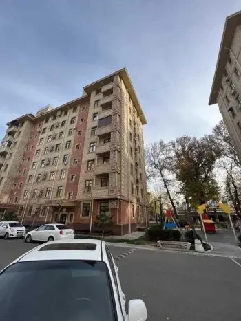 100 м², 4-комн. квартира, 8/9-0