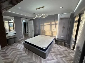 220 м², 4-комн. квартира, 9/9-1