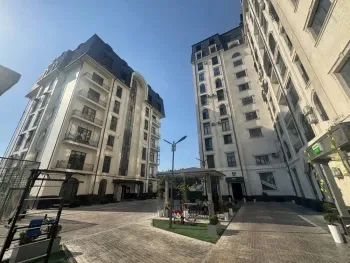 230 m², 5-xonali kvartira, 1/8-0