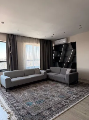 180 м², 3-комн. квартира, 18/25-0