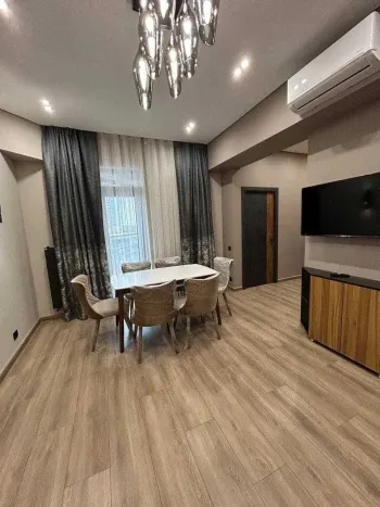 90 м², 4-комн. квартира, 6/20-0