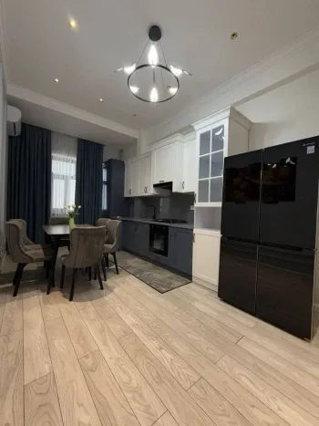 130 м², 4-комн. квартира, 4/8-3