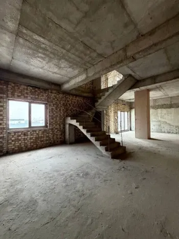 220 м², 5-комн. квартира, 8/9-3