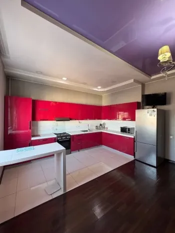 213 m², 4-xonali kvartira, 8/10-1