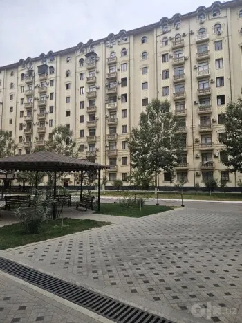 80 м², 3-комн. квартира, 4/10-0