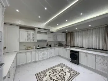 180 m², 5-xonali kvartira, 3/9-2