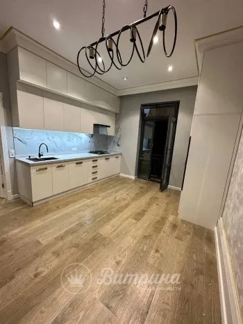 137 m², 4-xonali kvartira, 8/10-2