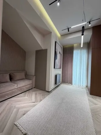 200 м², 5-комн. квартира, 7/8-3