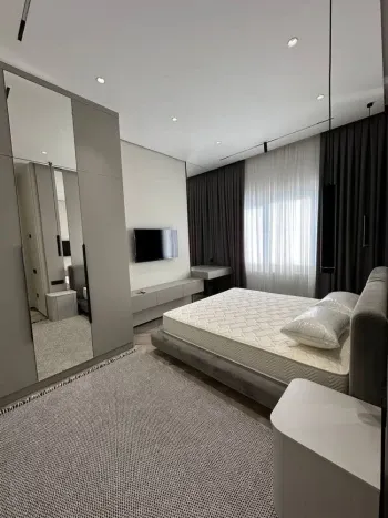 320 м², 5-комн. квартира, 7/8-3